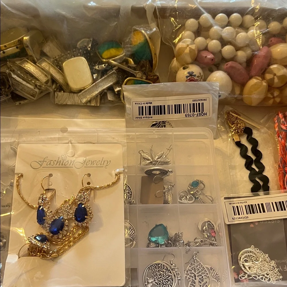 Assorted Jewelry Collection - Picture 5 of 6